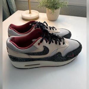 Nike Low-Top Sneakers in Cream, Gray & Red